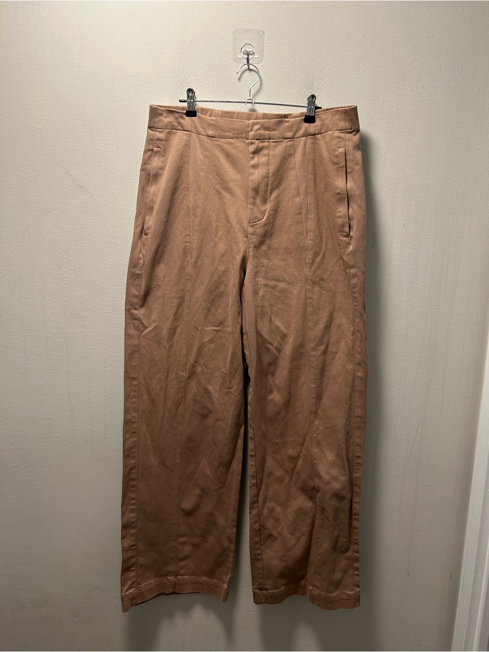 ALO Yoga Women's Straight-Leg Pants in Tan